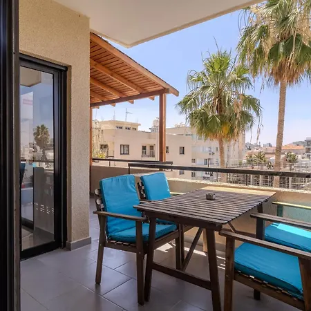 Lazaros Downtown لارنكا