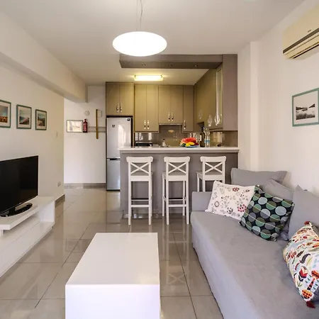 Lazaros 1bdr 3 Min Walk To Finikoudes *