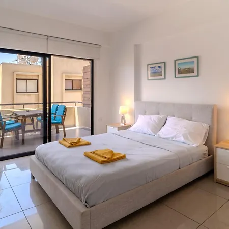 Lazaros 1bdr 3 Min Walk To Finikoudes Apartamento