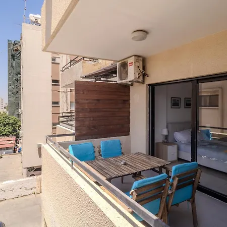 Lazaros 1bdr 3 Min Walk To Finikoudes Apartamento *