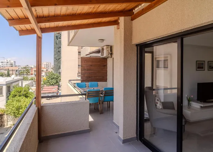 Lazaros Downtown * Larnaca